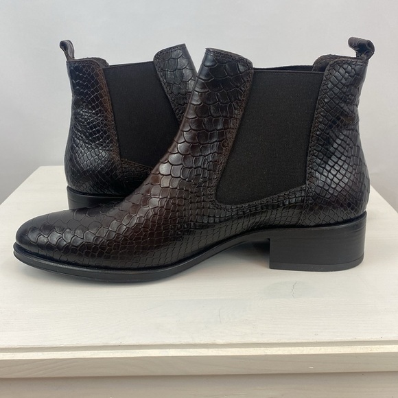 NWOT Ateliers Bobby Snake Leather Chelsea Boot on a Stacked Heel - Picture 2 of 10